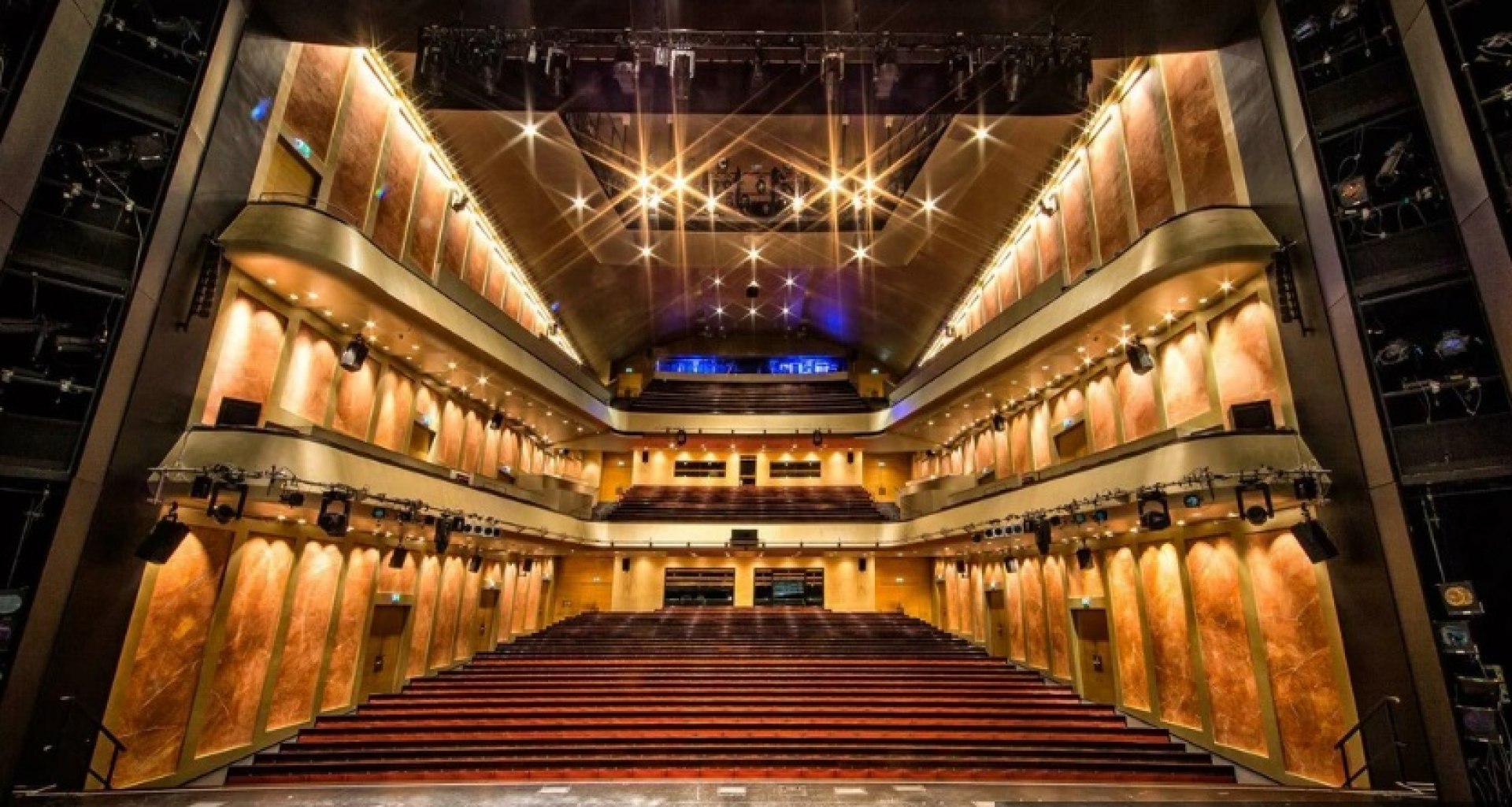 Planet Wanderer Dance, Jalet e Nawa