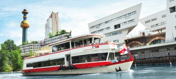 Stadtrundfahrt in Wien an Bord der MS Blue Donau